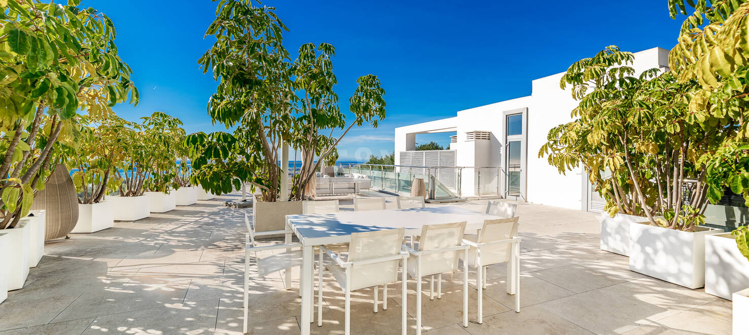 Villa pareada de esquina contemporánea con vistas panorámicas al mar en Meisho Hills, Sierra Blanca