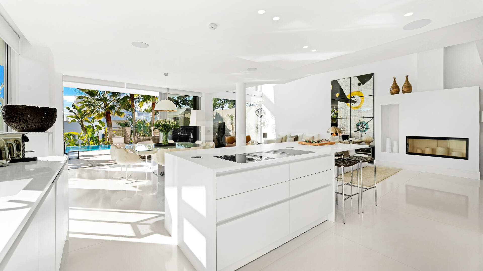 Villa pareada de esquina de estilo contemporáneo con vistas panorámicas al mar y piscina privada en Sierra Blanca