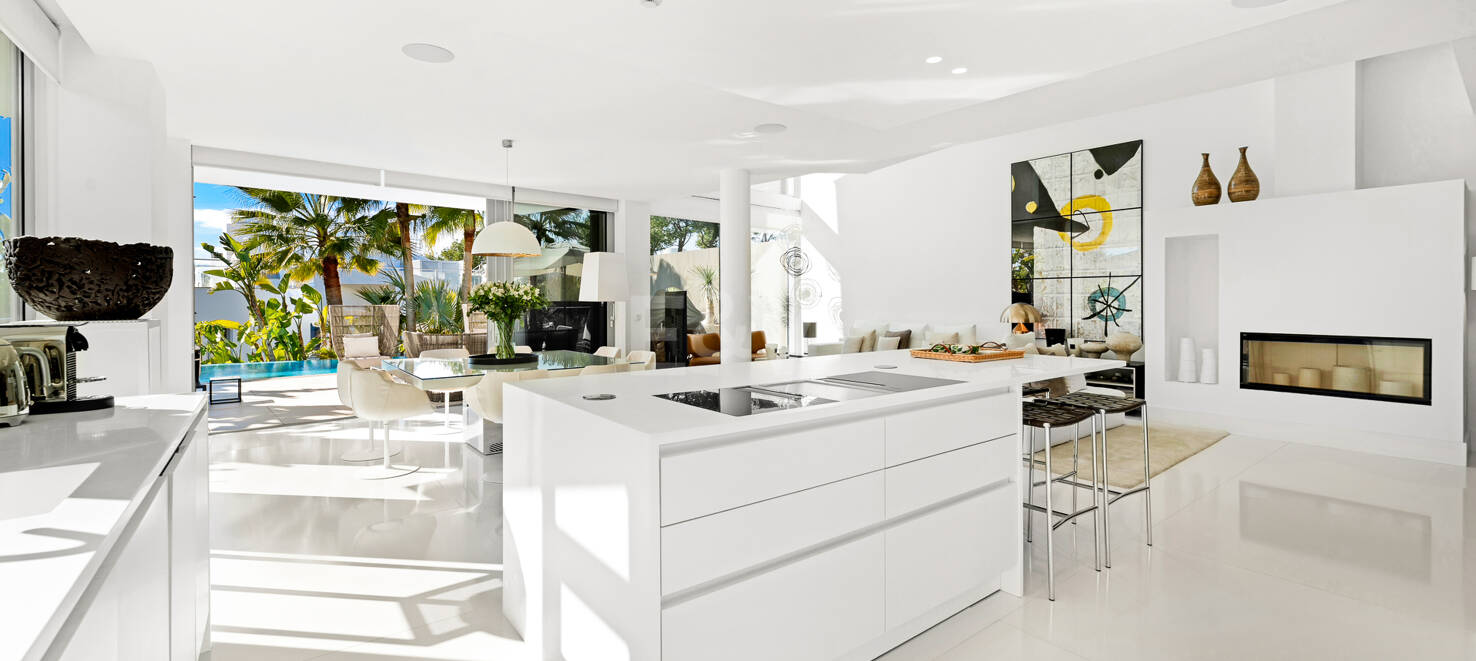 Villa pareada de esquina contemporánea con vistas panorámicas al mar en Meisho Hills, Sierra Blanca