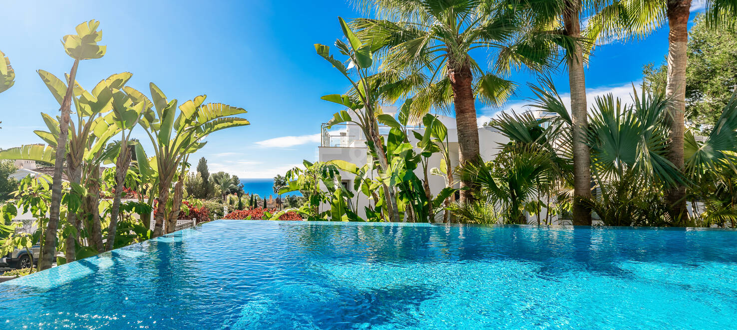 Villa pareada de esquina contemporánea con vistas panorámicas al mar en Meisho Hills, Sierra Blanca