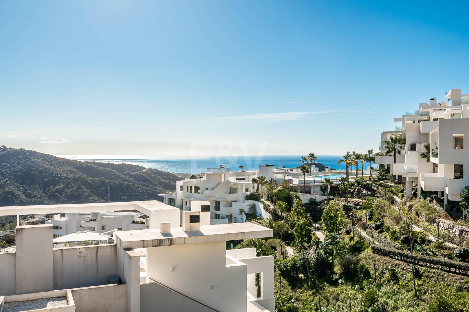 South-Facing Apartment with Panoramic Views for Sale in Palo Alto, Marbella