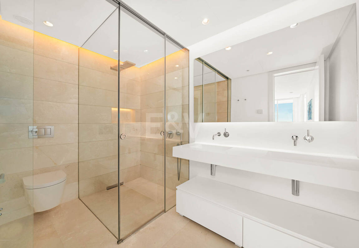 South-Facing Apartment with Panoramic Views for Sale in Palo Alto, Marbella