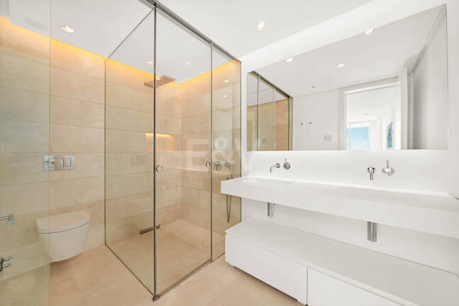 South-Facing Apartment with Panoramic Views for Sale in Palo Alto, Marbella