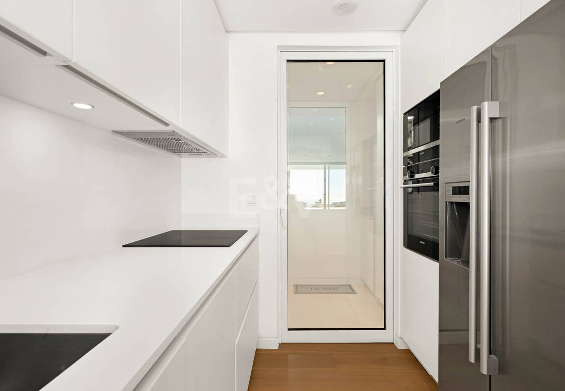 South-Facing Apartment with Panoramic Views for Sale in Palo Alto, Marbella