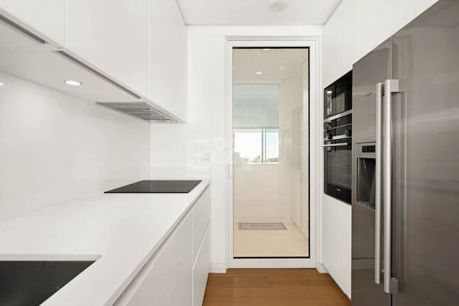 South-Facing Apartment with Panoramic Views for Sale in Palo Alto, Marbella