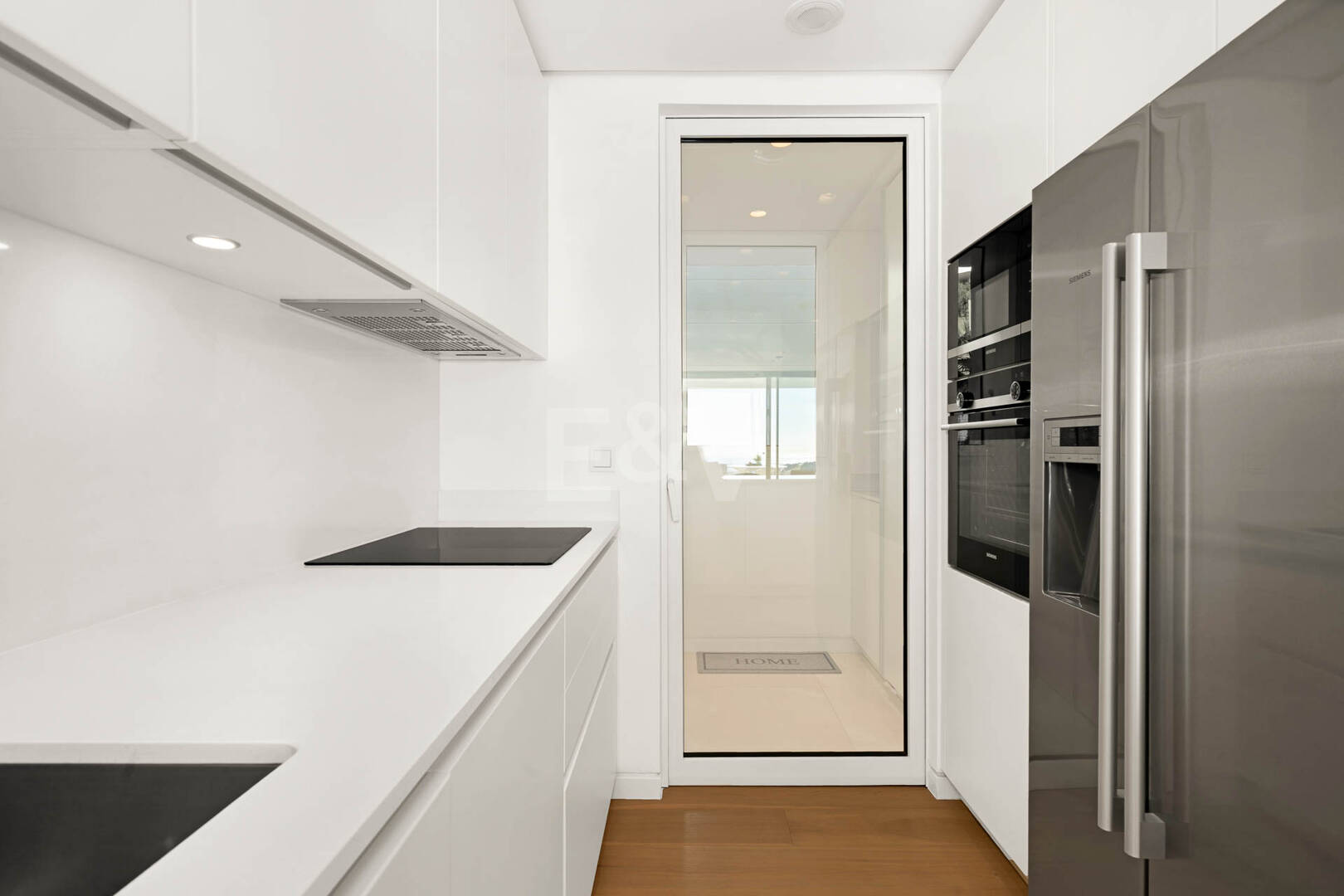 South-Facing Apartment with Panoramic Views for Sale in Palo Alto, Marbella