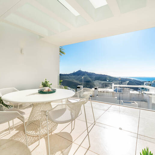 South-Facing Apartment with Panoramic Views for Sale in Palo Alto, Marbella