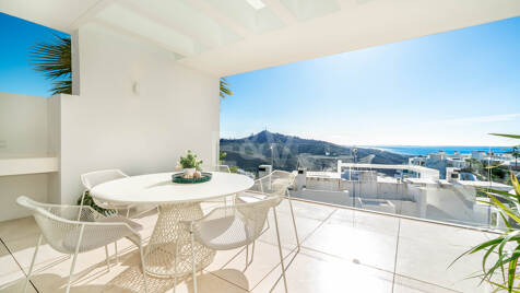 South-Facing Apartment with Panoramic Views for Sale in Palo Alto, Marbella