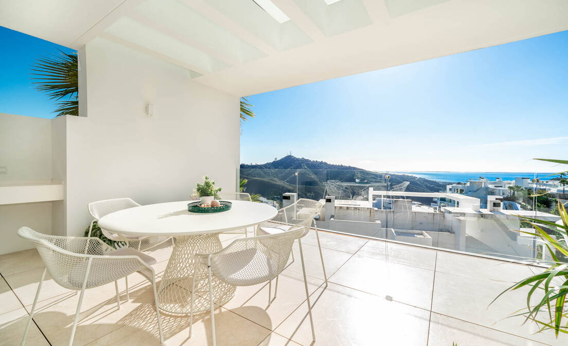 South-Facing Apartment with Panoramic Views for Sale in Palo Alto, Marbella
