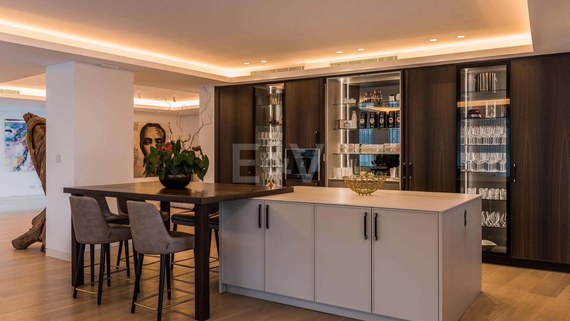 Apartamento orientado al sur con vistas panorámicas en venta en Palo Alto, Marbella