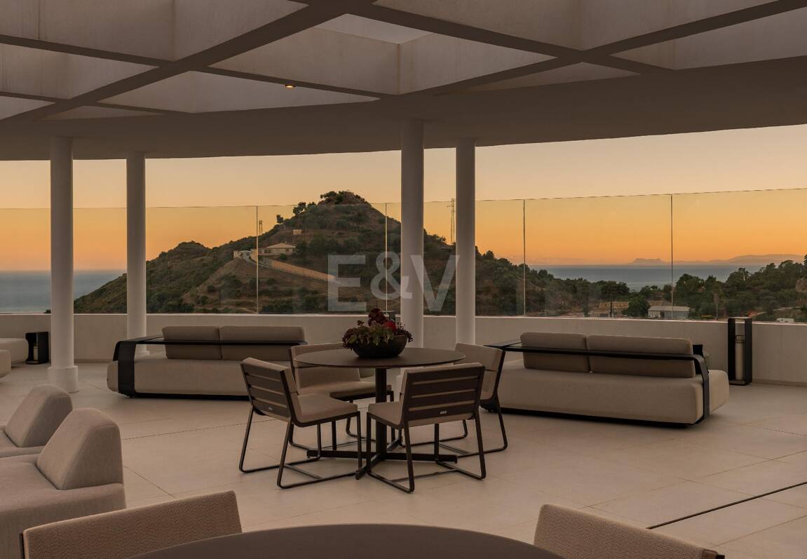 South-Facing Apartment with Panoramic Views for Sale in Palo Alto, Marbella