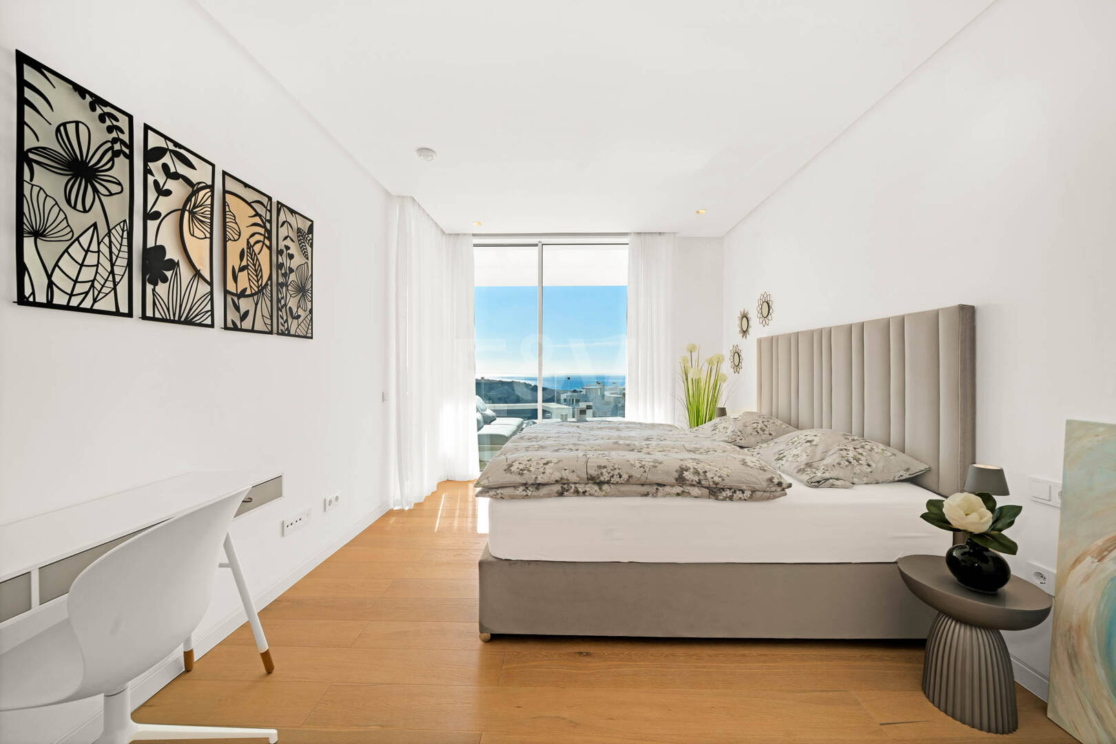 Apartamento orientado al sur con vistas panorámicas en venta en Palo Alto, Marbella