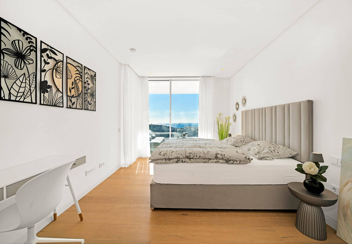 South-Facing Apartment with Panoramic Views for Sale in Palo Alto, Marbella
