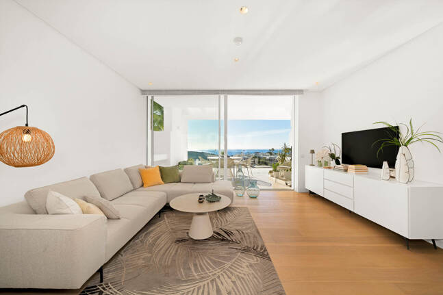 South-Facing Apartment with Panoramic Views for Sale in Palo Alto, Marbella