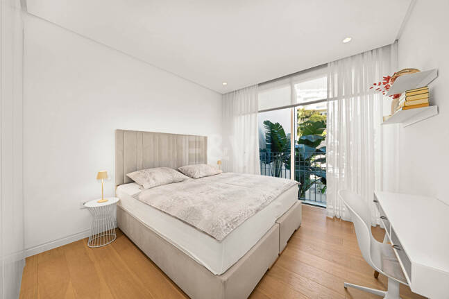 South-Facing Apartment with Panoramic Views for Sale in Palo Alto, Marbella