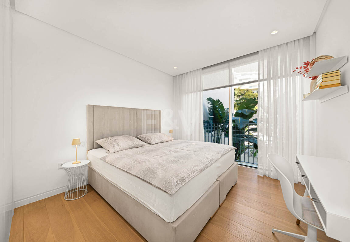 South-Facing Apartment with Panoramic Views for Sale in Palo Alto, Marbella