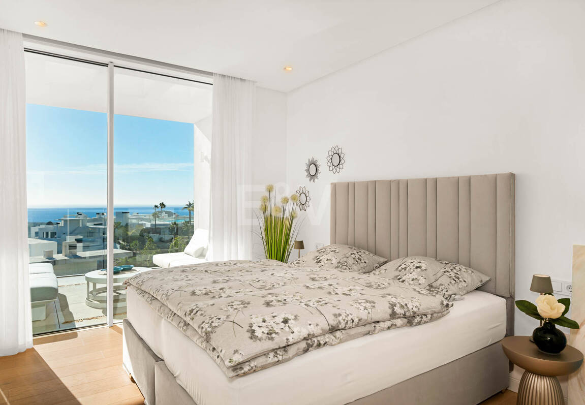 South-Facing Apartment with Panoramic Views for Sale in Palo Alto, Marbella