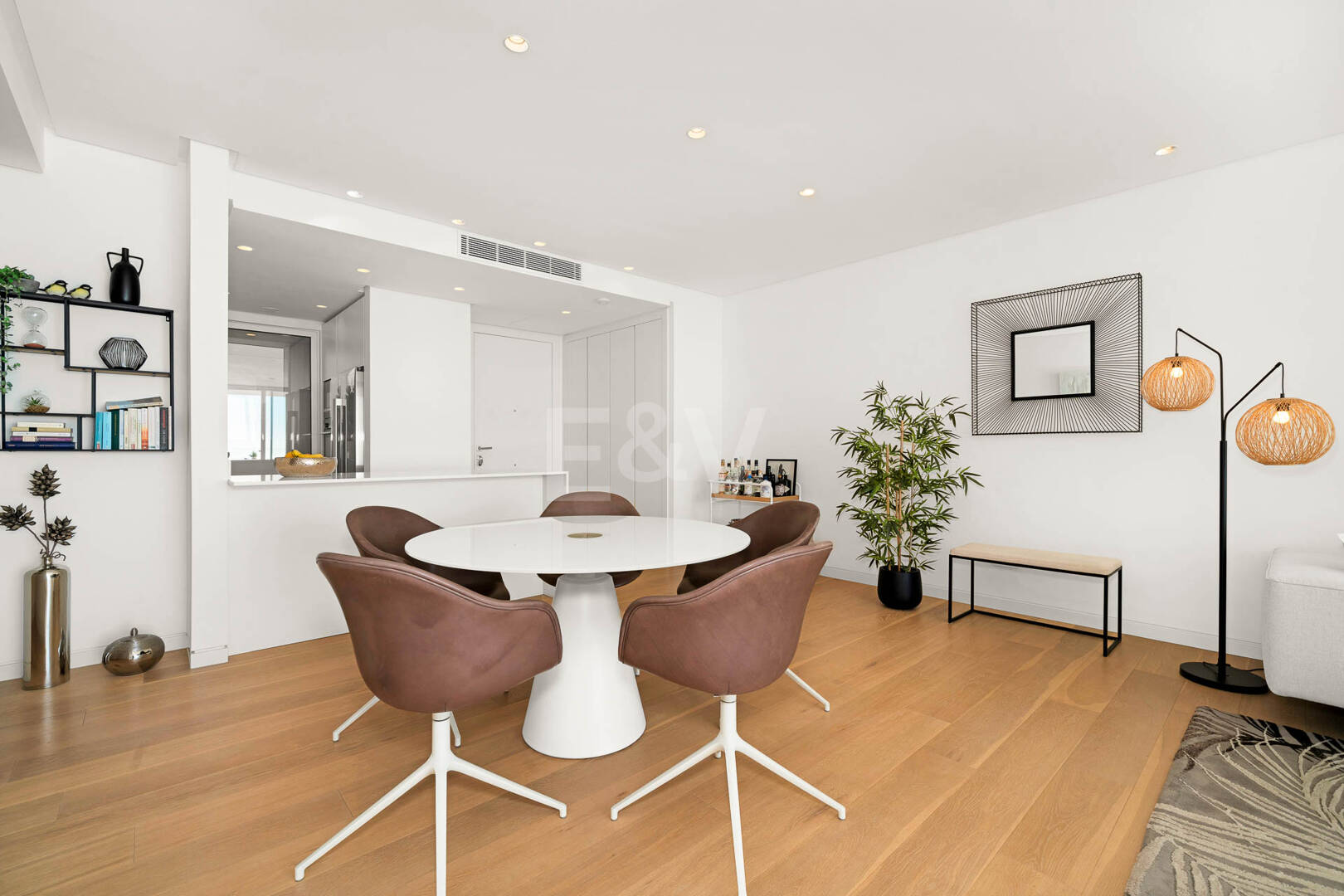 Apartamento orientado al sur con vistas panorámicas en venta en Palo Alto, Marbella