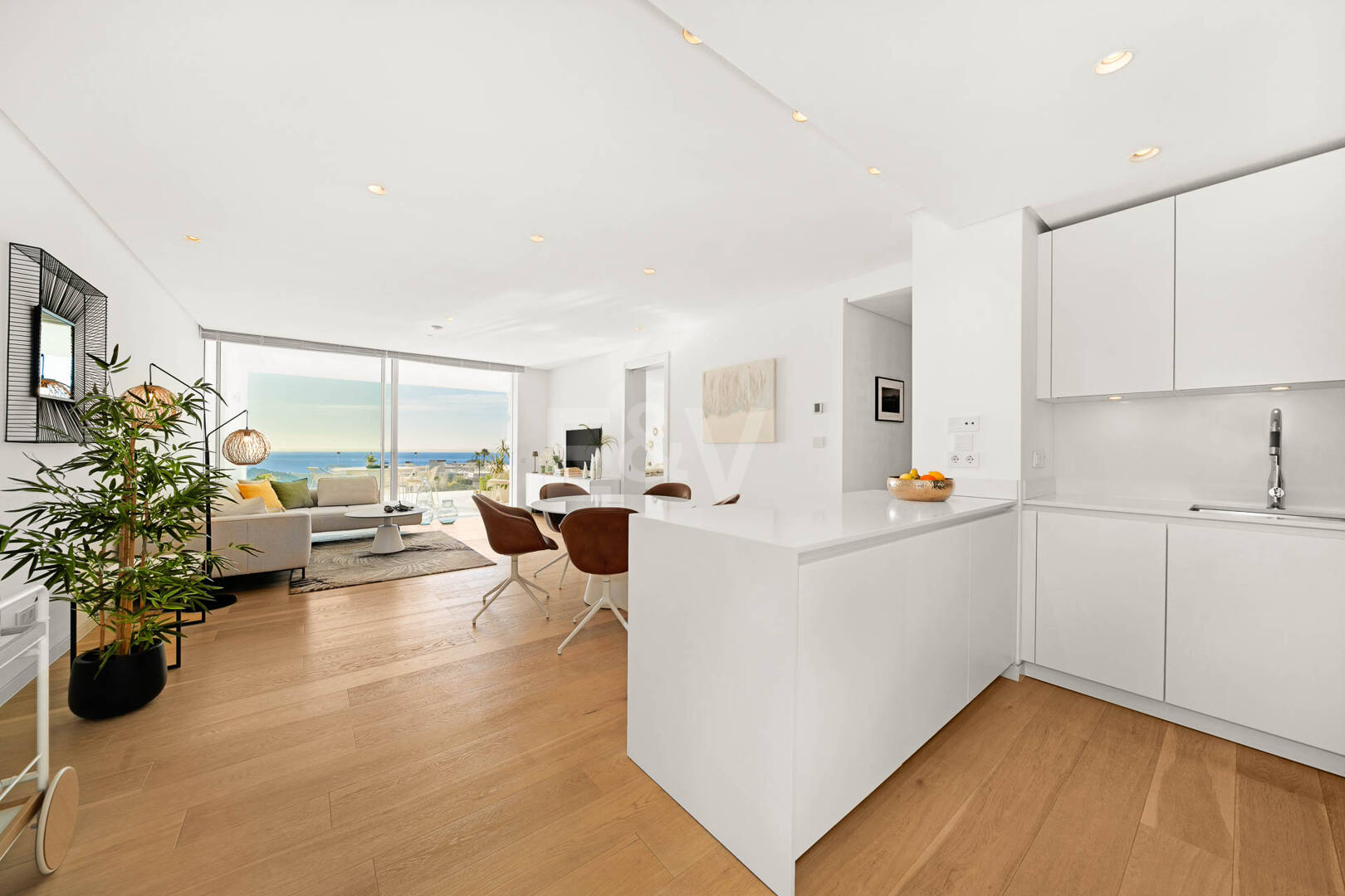 Apartamento orientado al sur con vistas panorámicas en venta en Palo Alto, Marbella