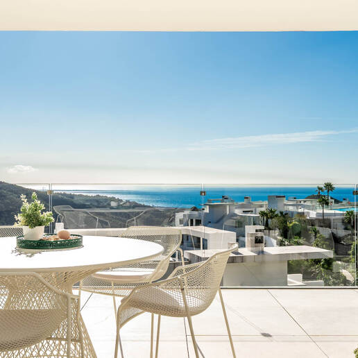 South-Facing Apartment with Panoramic Views for Sale in Palo Alto Marbella