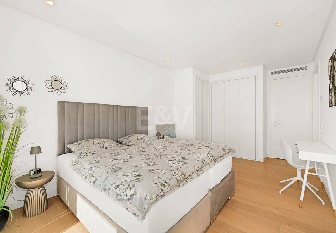 South-Facing Apartment with Panoramic Views for Sale in Palo Alto, Marbella