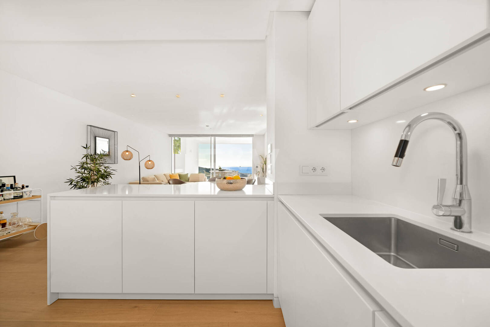 Apartamento orientado al sur con vistas panorámicas en venta en Palo Alto, Marbella