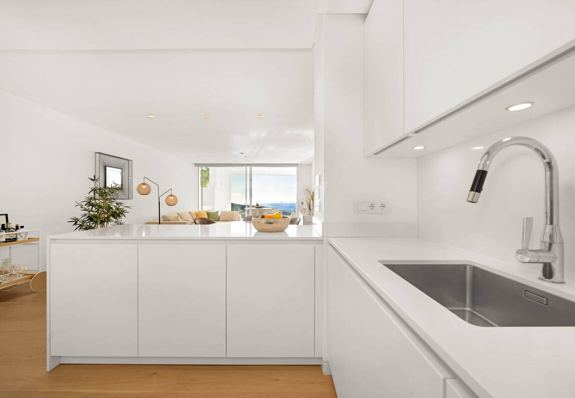 South-Facing Apartment with Panoramic Views for Sale in Palo Alto, Marbella