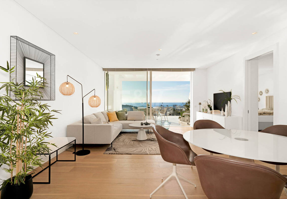 South-Facing Apartment with Panoramic Views for Sale in Palo Alto, Marbella