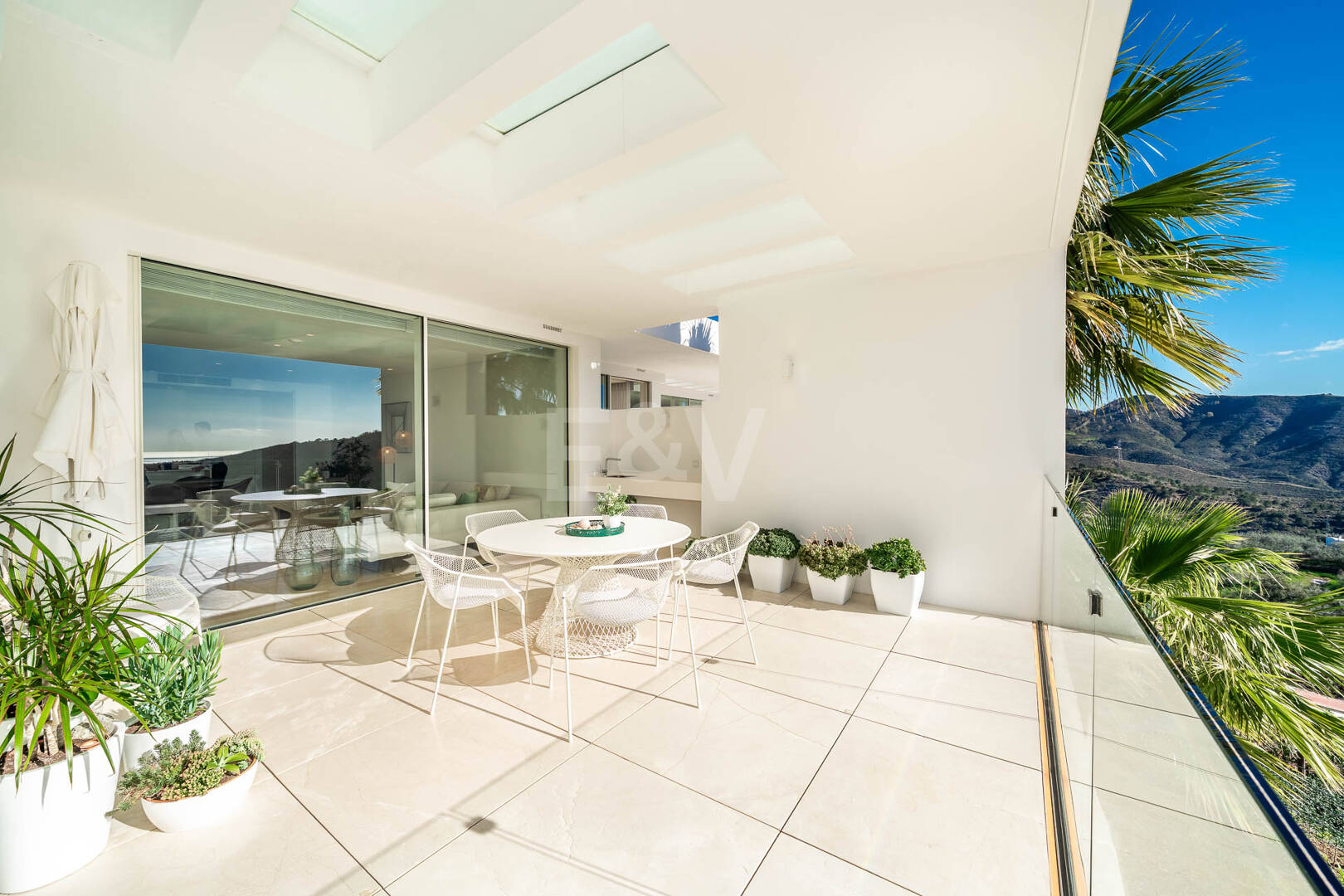 South-Facing Apartment with Panoramic Views for Sale in Palo Alto, Marbella