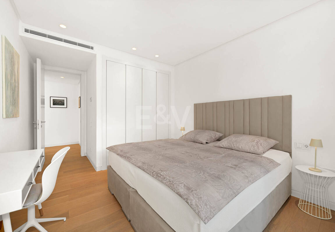 South-Facing Apartment with Panoramic Views for Sale in Palo Alto, Marbella