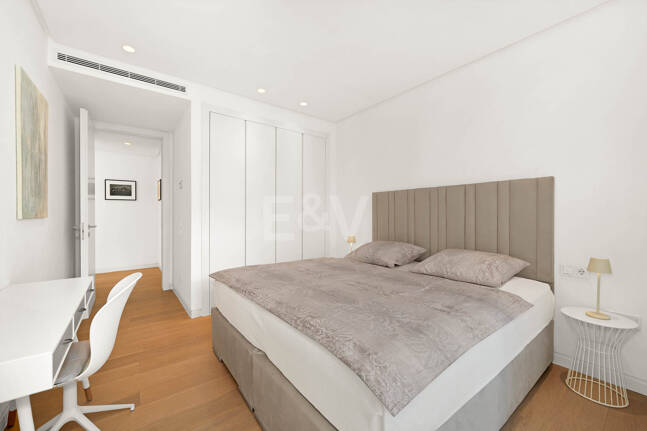 South-Facing Apartment with Panoramic Views for Sale in Palo Alto, Marbella