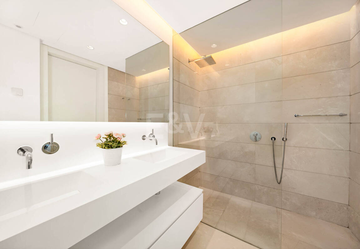 South-Facing Apartment with Panoramic Views for Sale in Palo Alto, Marbella