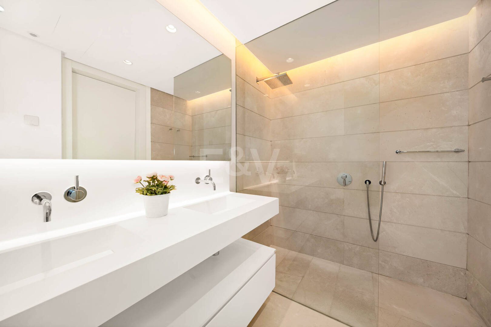 Apartamento orientado al sur con vistas panorámicas en venta en Palo Alto, Marbella