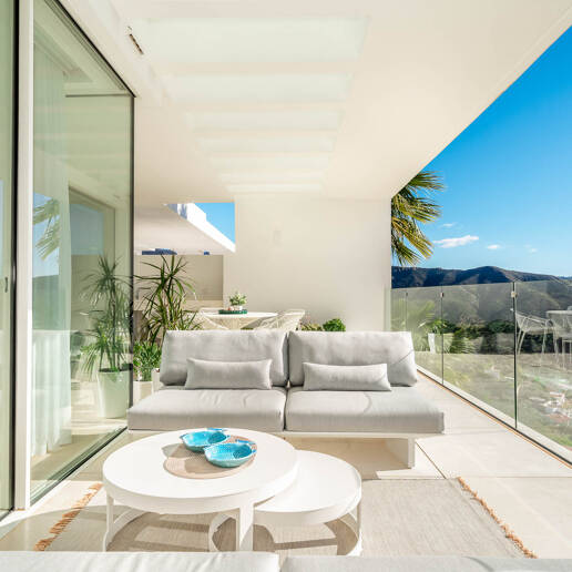South-Facing Apartment with Panoramic Views for Sale in Palo Alto Marbella