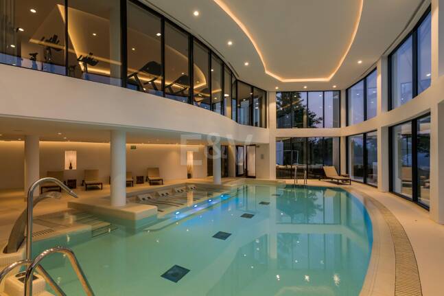 South-Facing Apartment with Panoramic Views for Sale in Palo Alto, Marbella