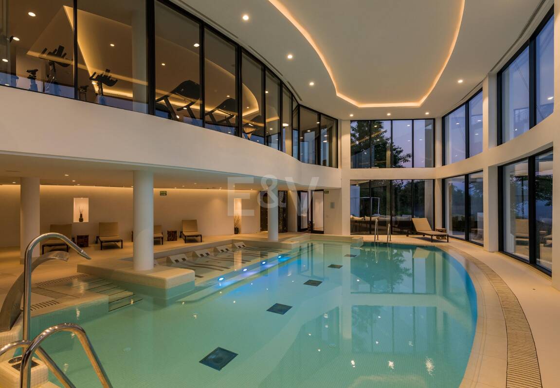 South-Facing Apartment with Panoramic Views for Sale in Palo Alto, Marbella