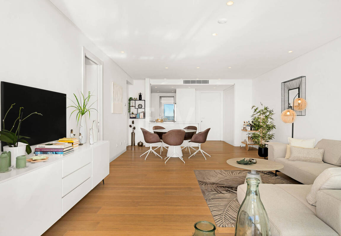 South-Facing Apartment with Panoramic Views for Sale in Palo Alto, Marbella