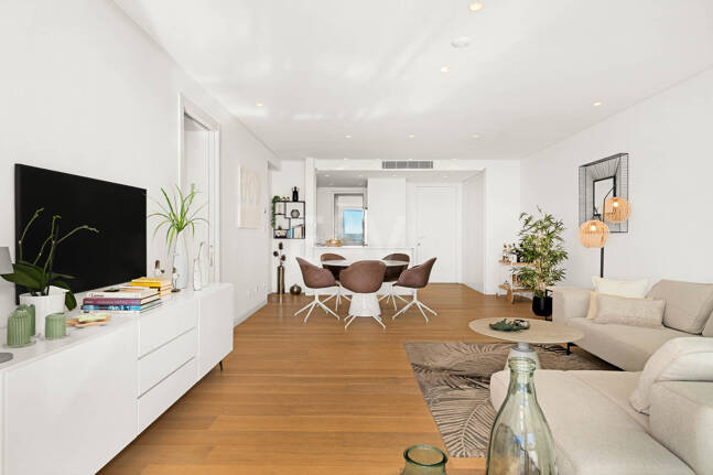 South-Facing Apartment with Panoramic Views for Sale in Palo Alto, Marbella