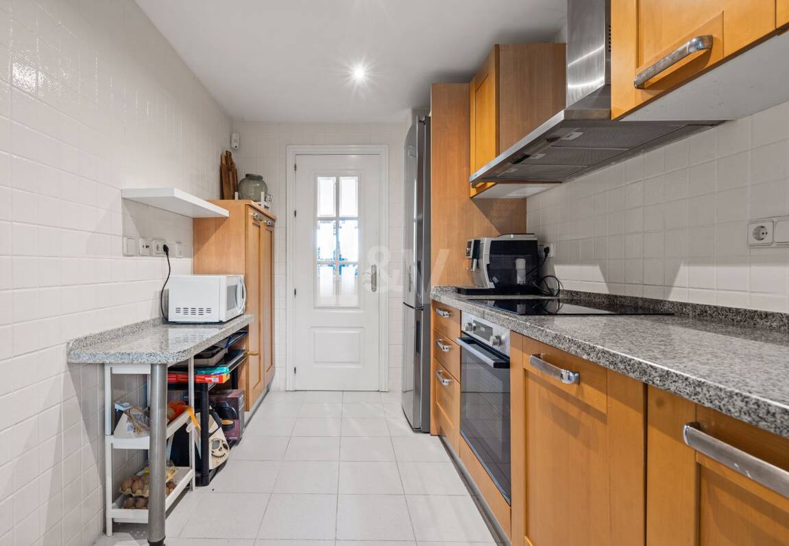 Exclusive apartment with private garden and golf views in Las Jacarandas, Los Arqueros. Available for short-mid -term rentals