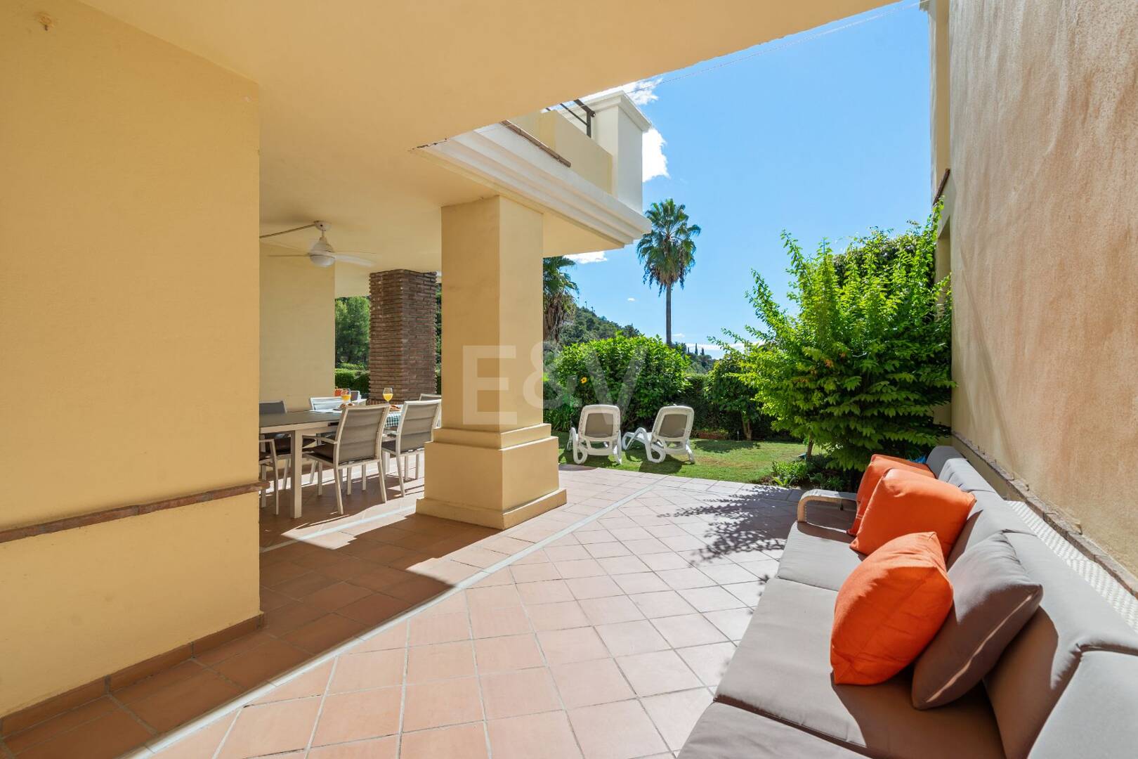 Exclusive apartment with private garden and golf views in Las Jacarandas, Los Arqueros. Available for short-mid -term rentals