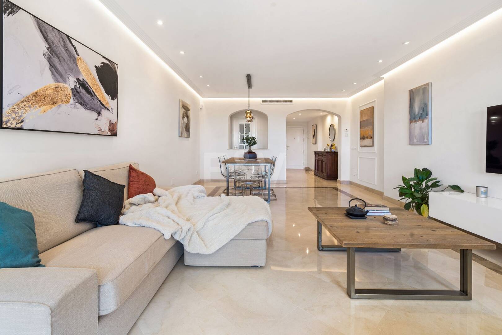 Exclusive apartment with private garden and golf views in Las Jacarandas, Los Arqueros. Available for short-mid -term rentals