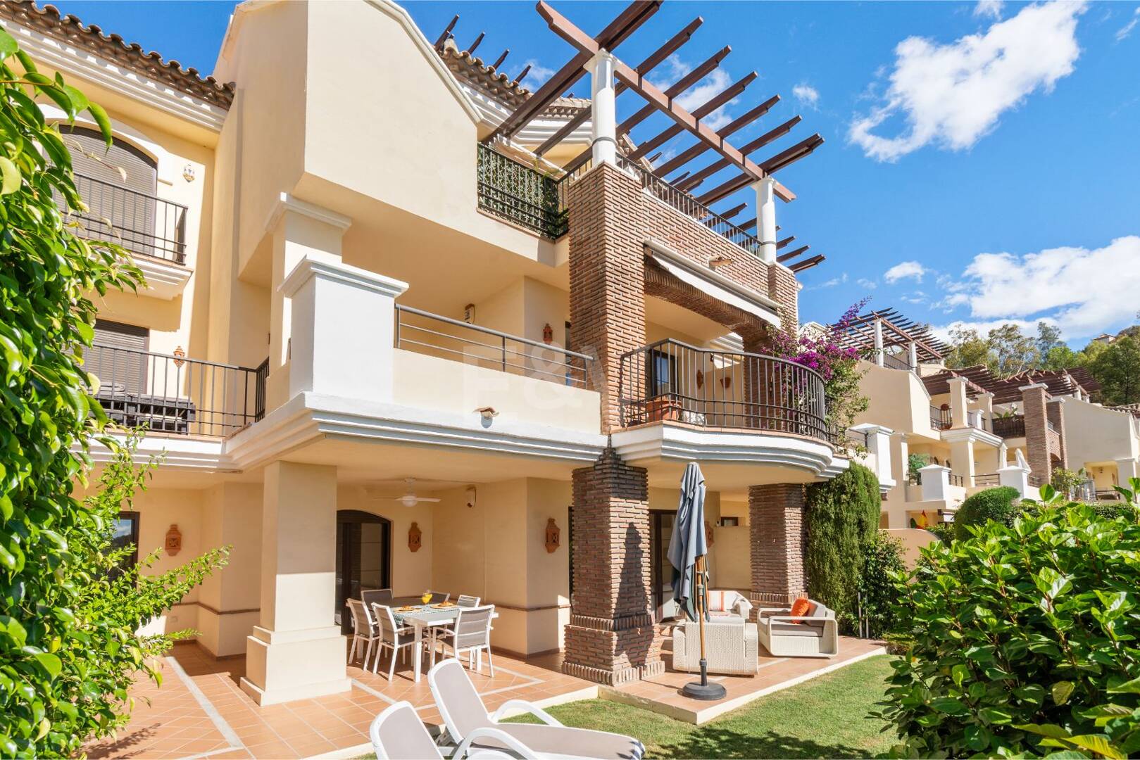 Exclusive apartment with private garden and golf views in Las Jacarandas, Los Arqueros. Available for short-mid -term rentals