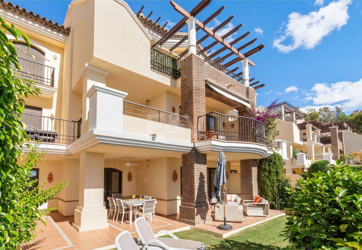 Exclusive apartment with private garden and golf views in Las Jacarandas, Los Arqueros. Available for short-mid -term rentals