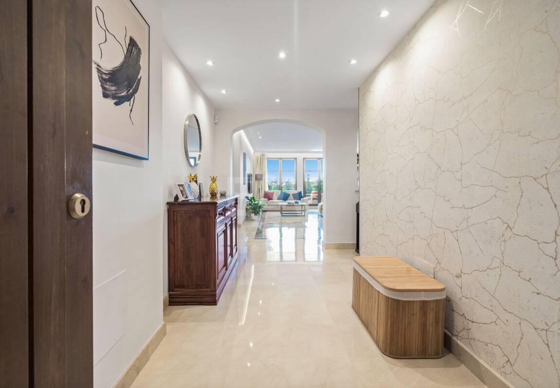 Exclusive apartment with private garden and golf views in Las Jacarandas, Los Arqueros. Available for short-mid -term rentals