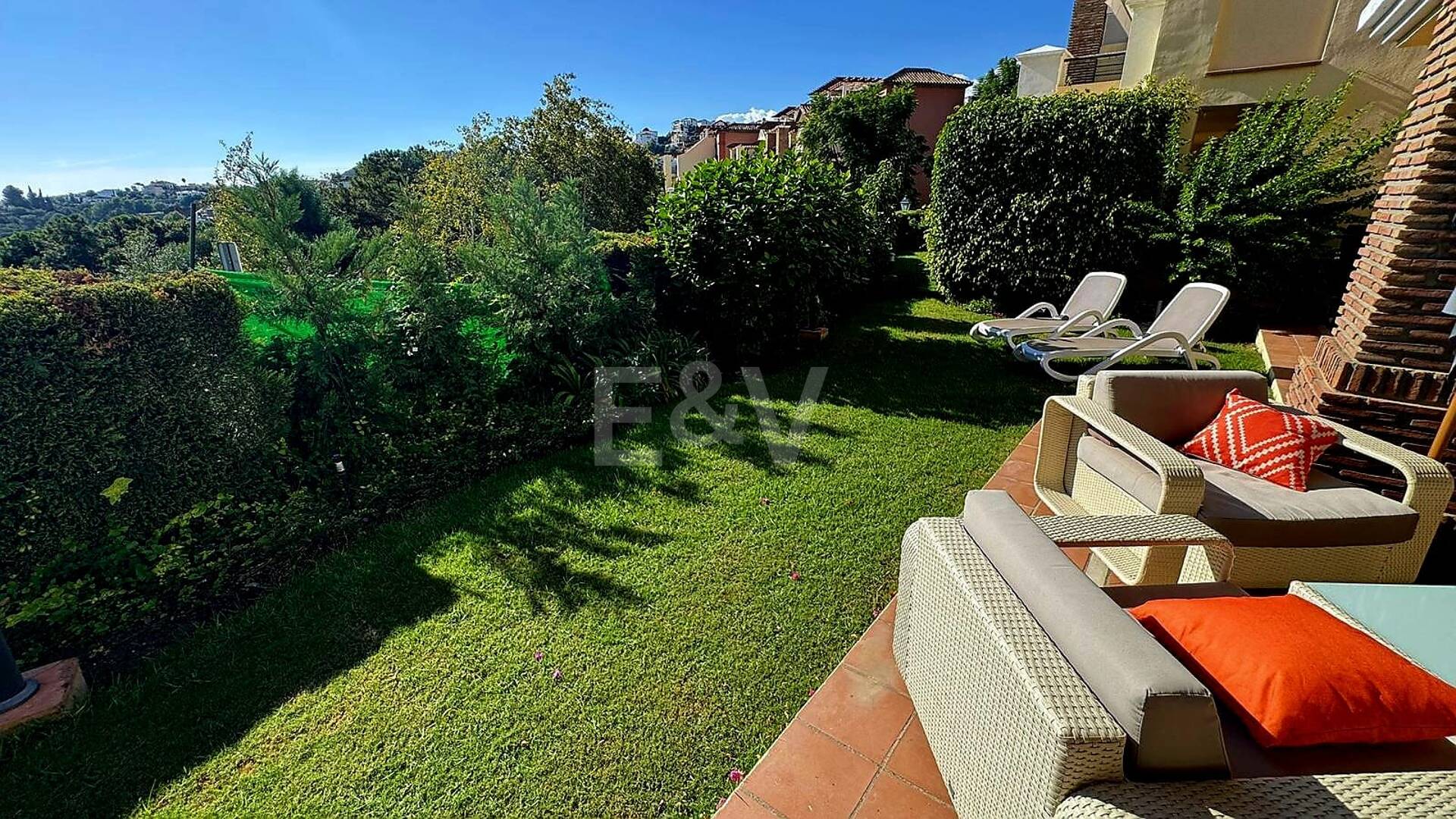 Exclusive apartment with private garden and golf views in Las Jacarandas, Los Arqueros. Available for short-mid -term rentals