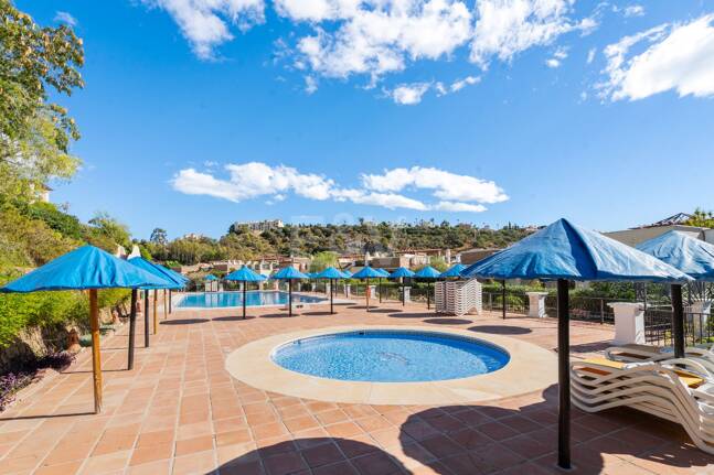 Exclusive apartment with private garden and golf views in Las Jacarandas, Los Arqueros. Available for short-mid -term rentals