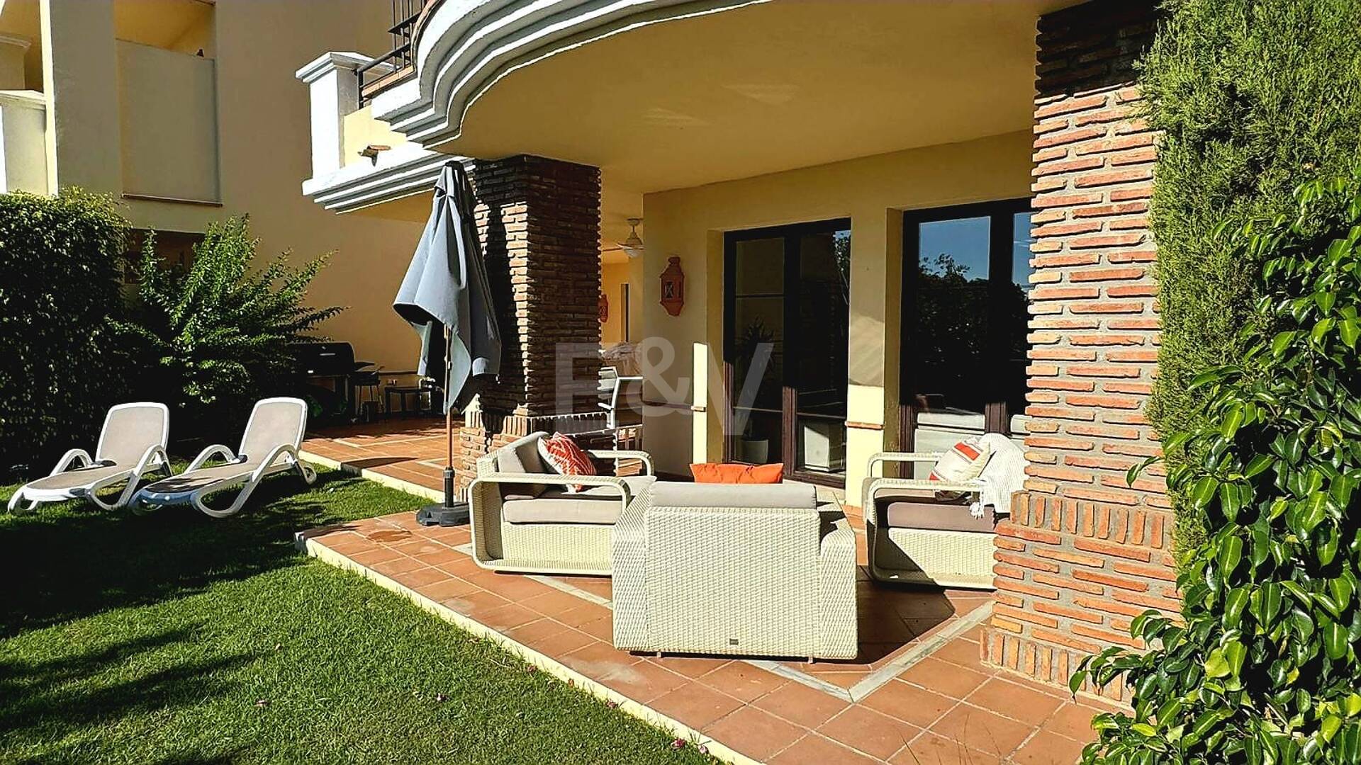 Exclusive apartment with private garden and golf views in Las Jacarandas, Los Arqueros. Available for short-mid -term rentals