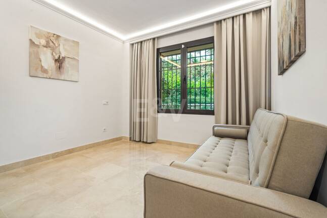 Exclusive apartment with private garden and golf views in Las Jacarandas, Los Arqueros. Available for short-mid -term rentals