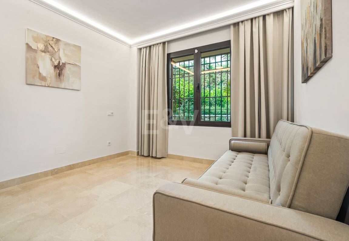 Exclusive apartment with private garden and golf views in Las Jacarandas, Los Arqueros. Available for short-mid -term rentals