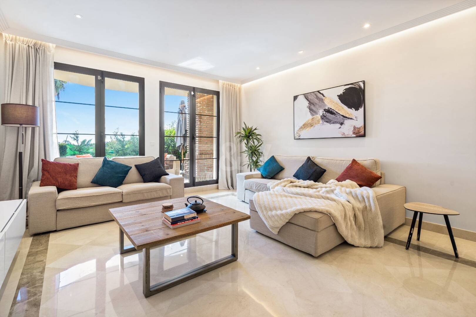 Exclusive apartment with private garden and golf views in Las Jacarandas, Los Arqueros. Available for short-mid -term rentals